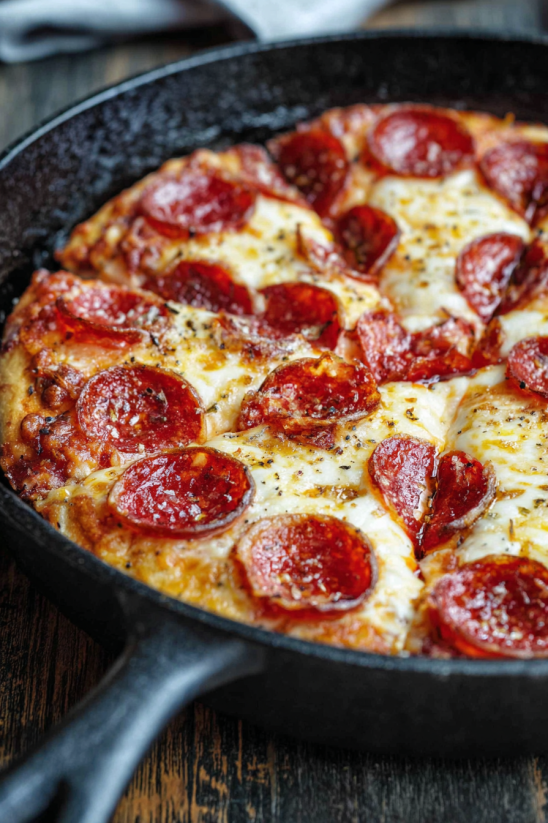 A pan of pepperoni pizza dip.