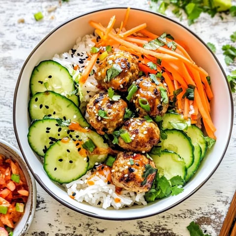 A bowl of meatballs and vegetables.